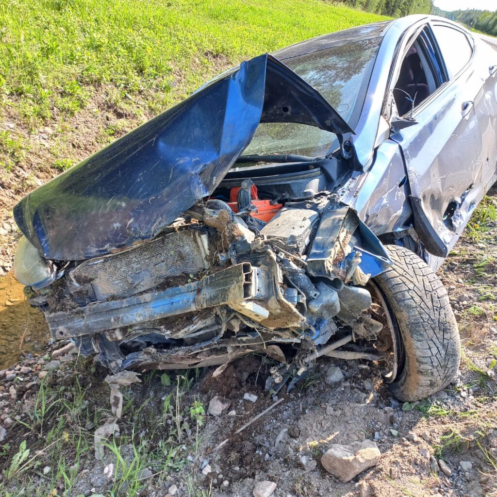 Уставший водитель спровоцировал аварию в Карелии. ДТП