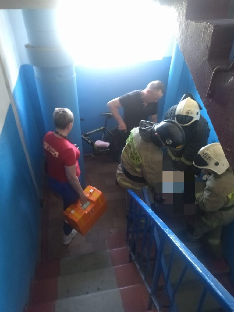 Женщину с инсультом спасли пожарные Карелии