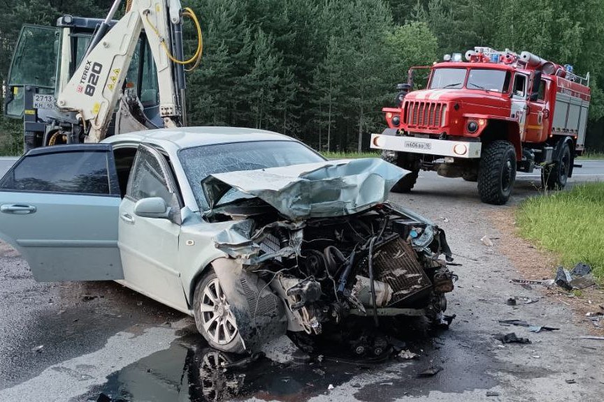 Трактор и автомобиль столкнулись в лоб в Карелии