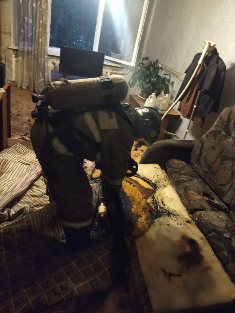 Мужчину из пожара вытащили спасатели Карелии