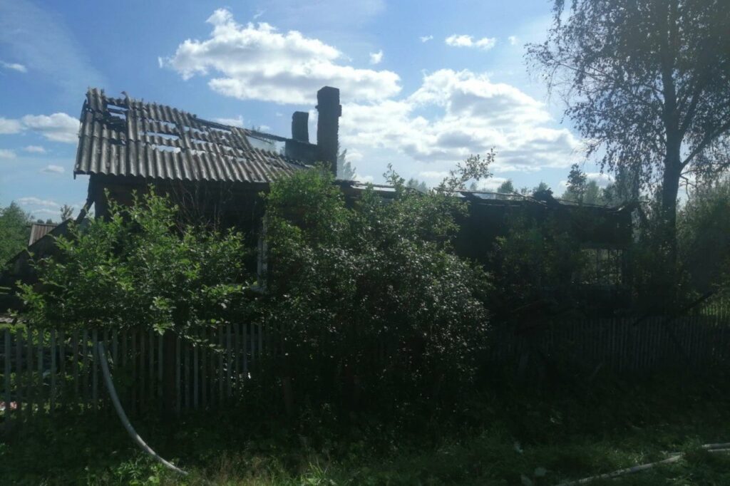 Пожар чуть не уничтожил несколько жилых домов в Карелии