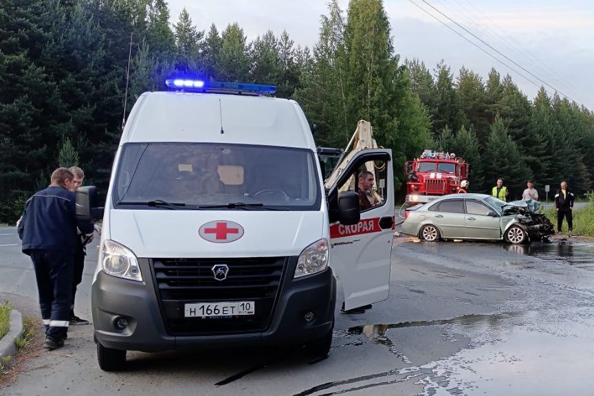 Трактор и автомобиль столкнулись в лоб в Карелии
