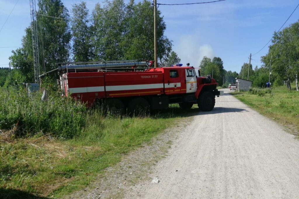 Пожар чуть не уничтожил несколько жилых домов в Карелии