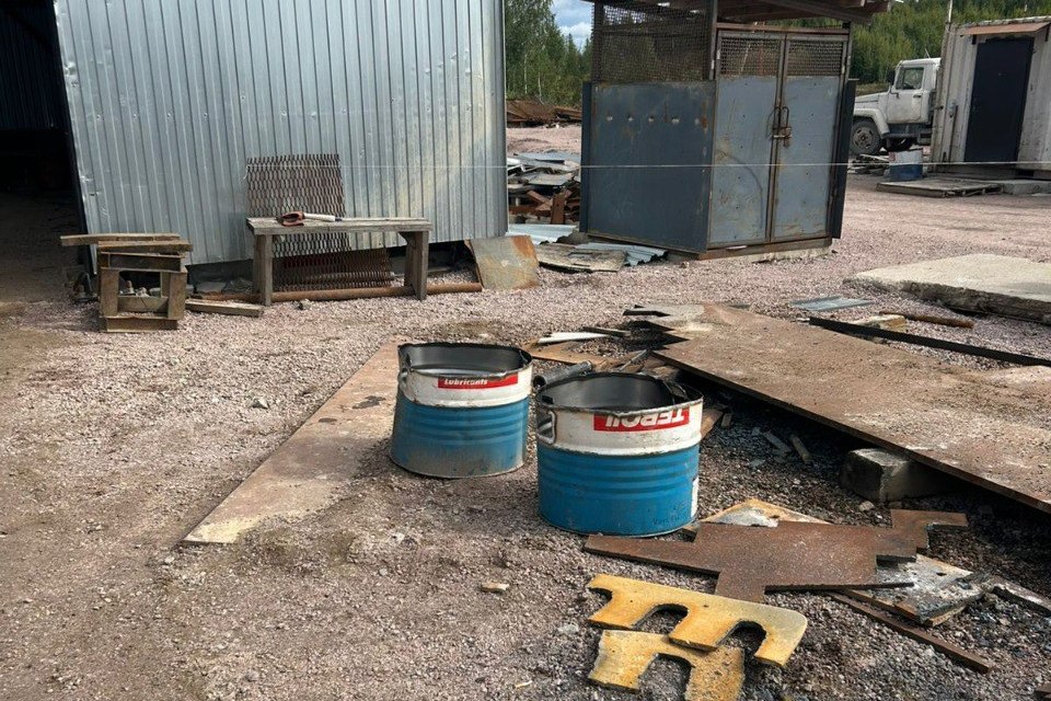 Рабочий погиб в Карелии при взрыве топливной бочки