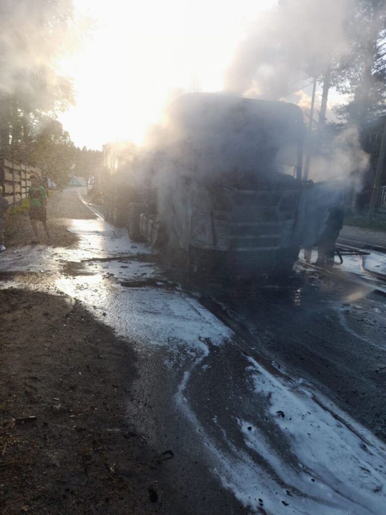 Грузовик загорелся в районе Карелии