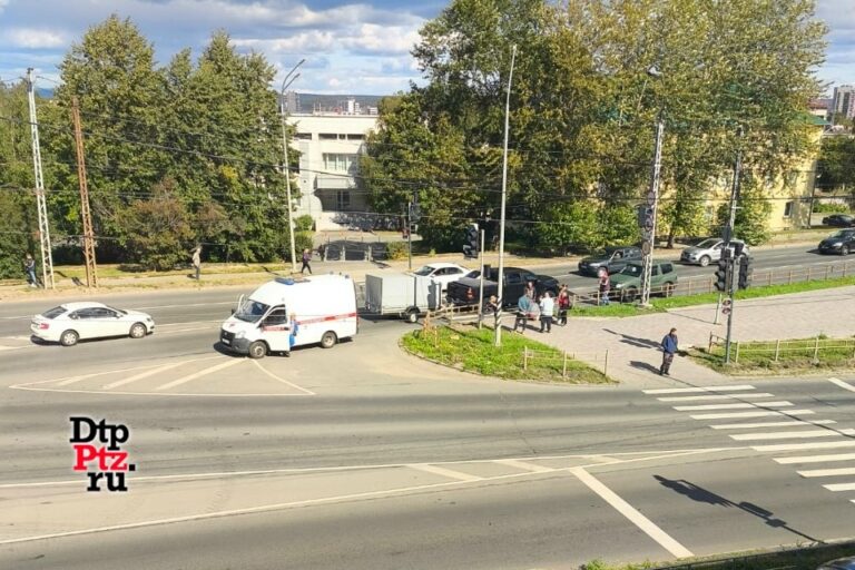 Автомобиль сбил пешеходов на «зебре» в Петрозаводске