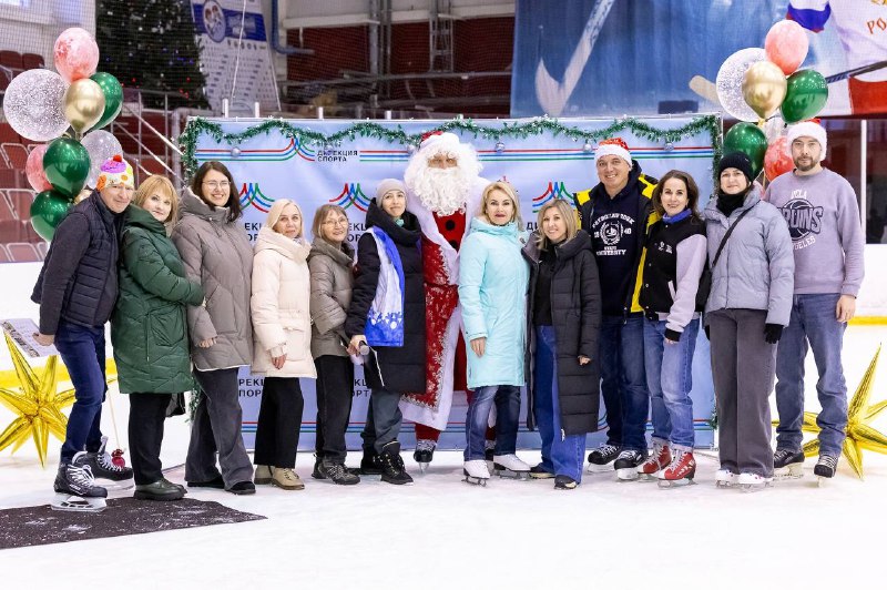 Спортсмены Петрозаводска встретились перед Новым годом на катке