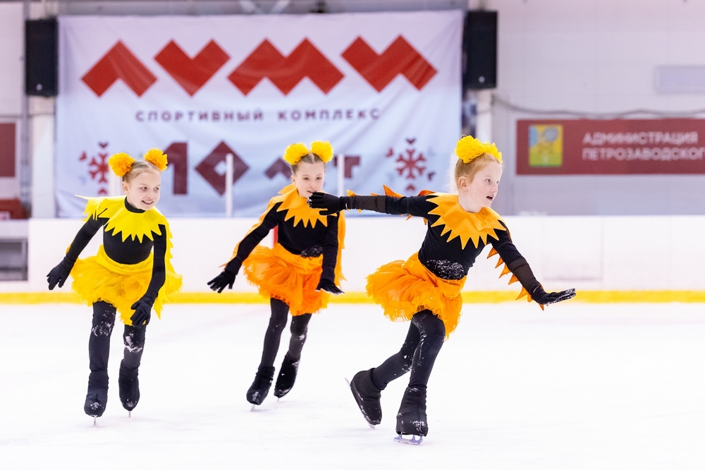 Спортсмены Петрозаводска встретились перед Новым годом на катке