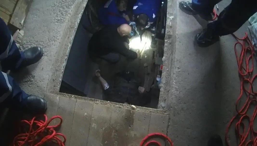 Житель Петрозаводска получил травмы, упав в гаражную яму