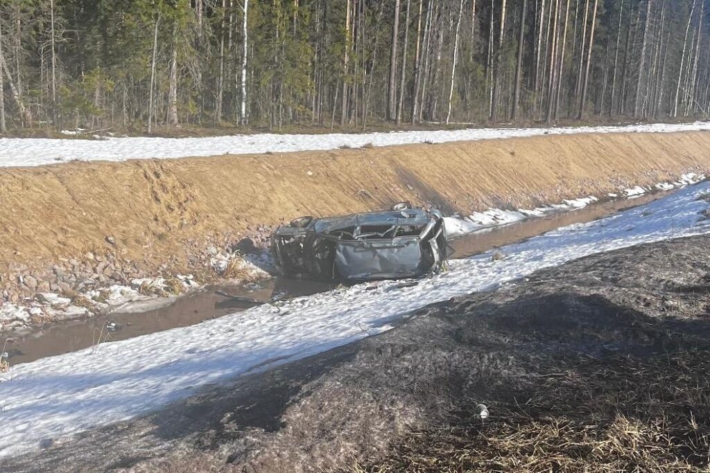 Ослепленный фарами водитель не смог избежать аварии в Карелии