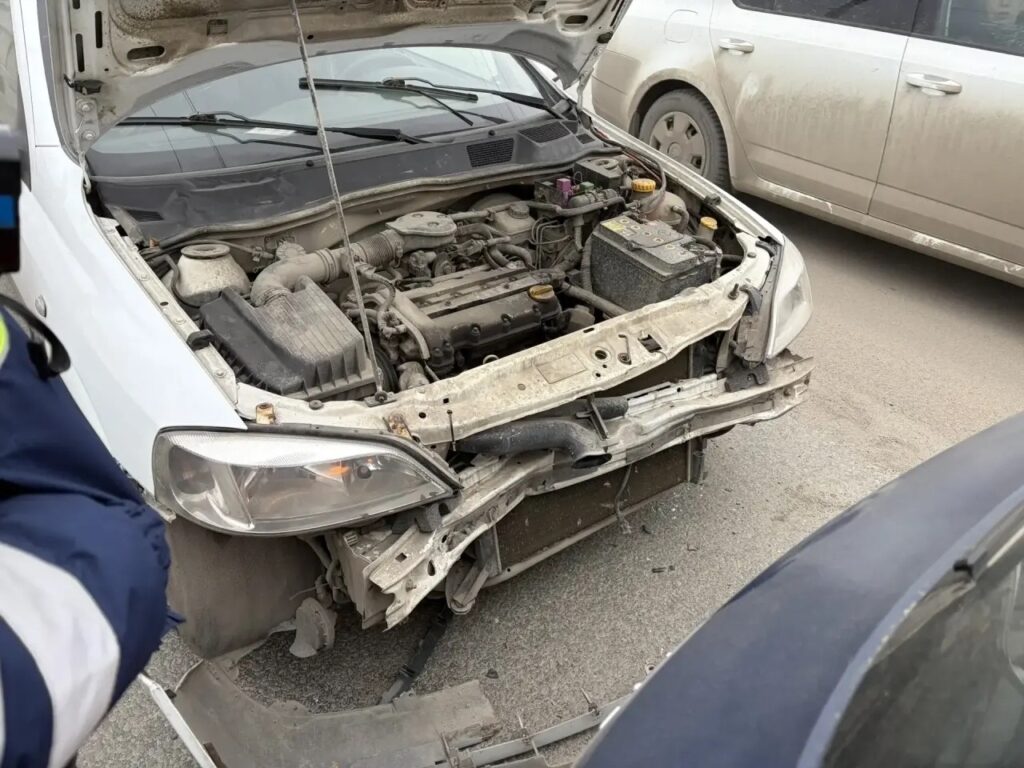 Четыре автомобиля столкнулись на мосту в Петрозаводске