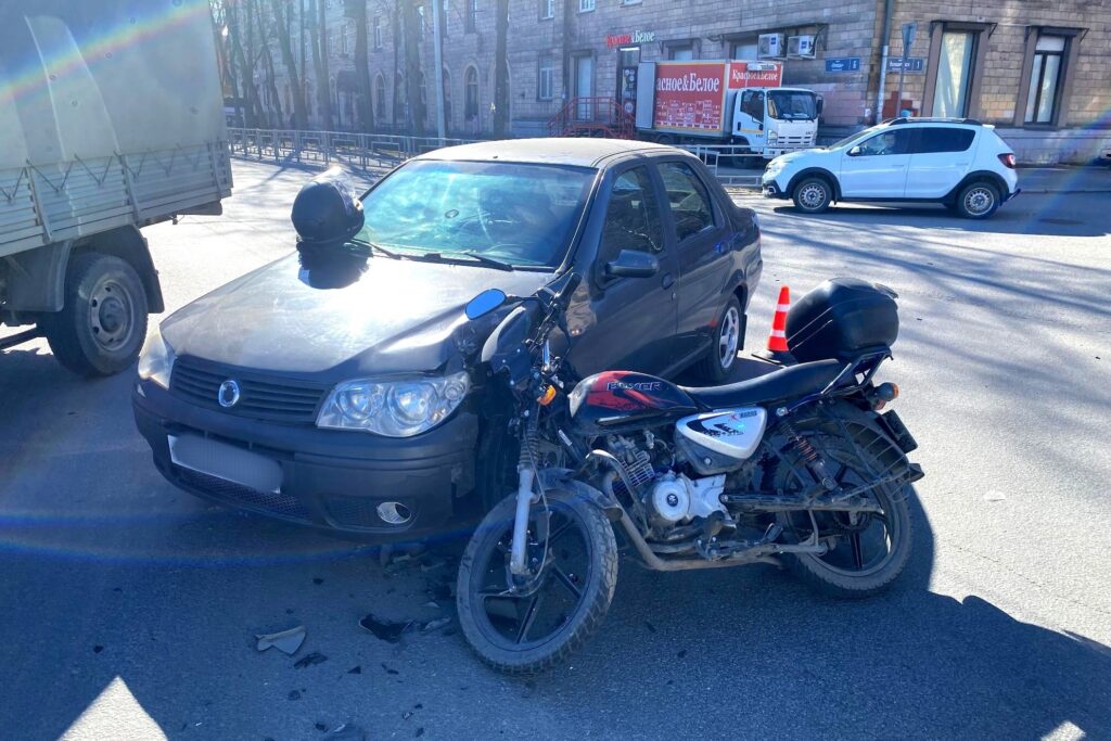 Первая в этом году авария с мотоциклистом произошла в Петрозаводске