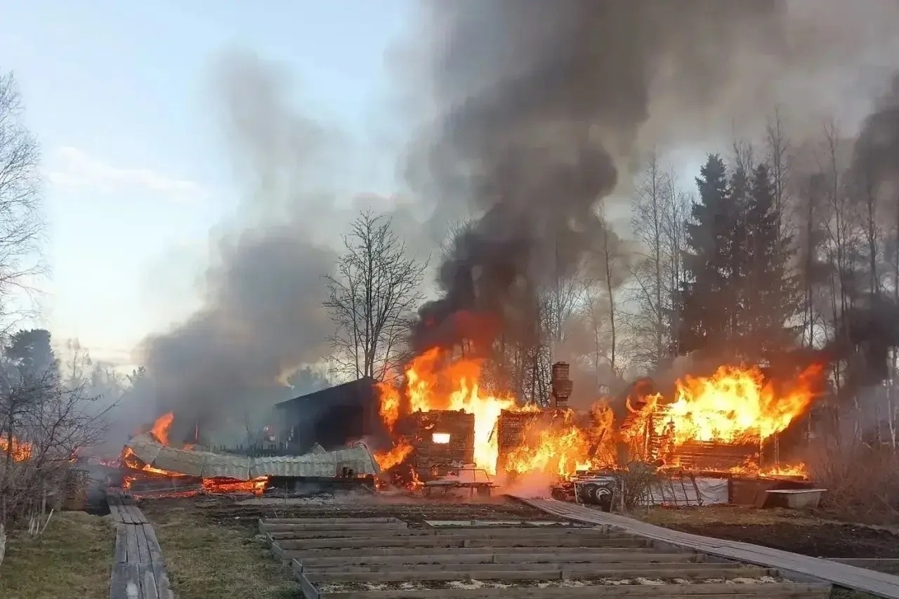 Серьезный пожар произошел в выходные в Беломорском районе