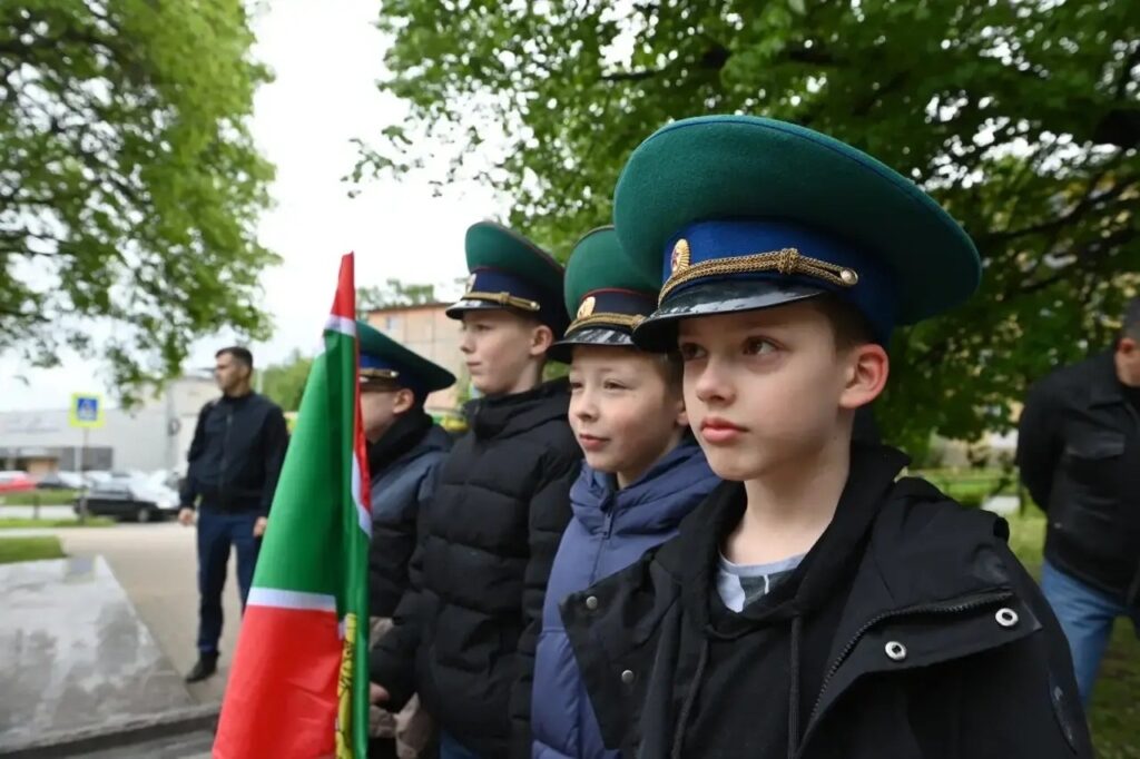 Глава Карелии поздравил военных и ветеранов с Днем пограничника