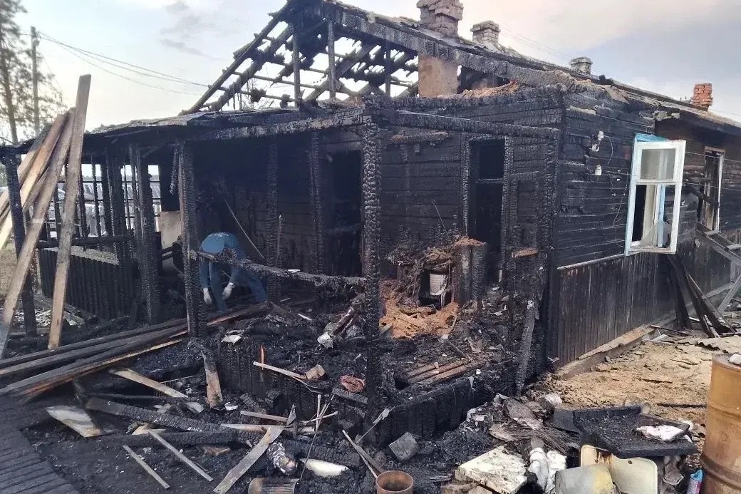В Карелии пожарные спасли инвалида из огня