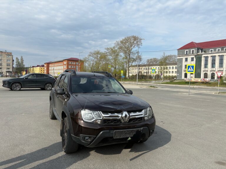 Женщина, переходящая дорогу по зебре, попала под колеса в Карелии