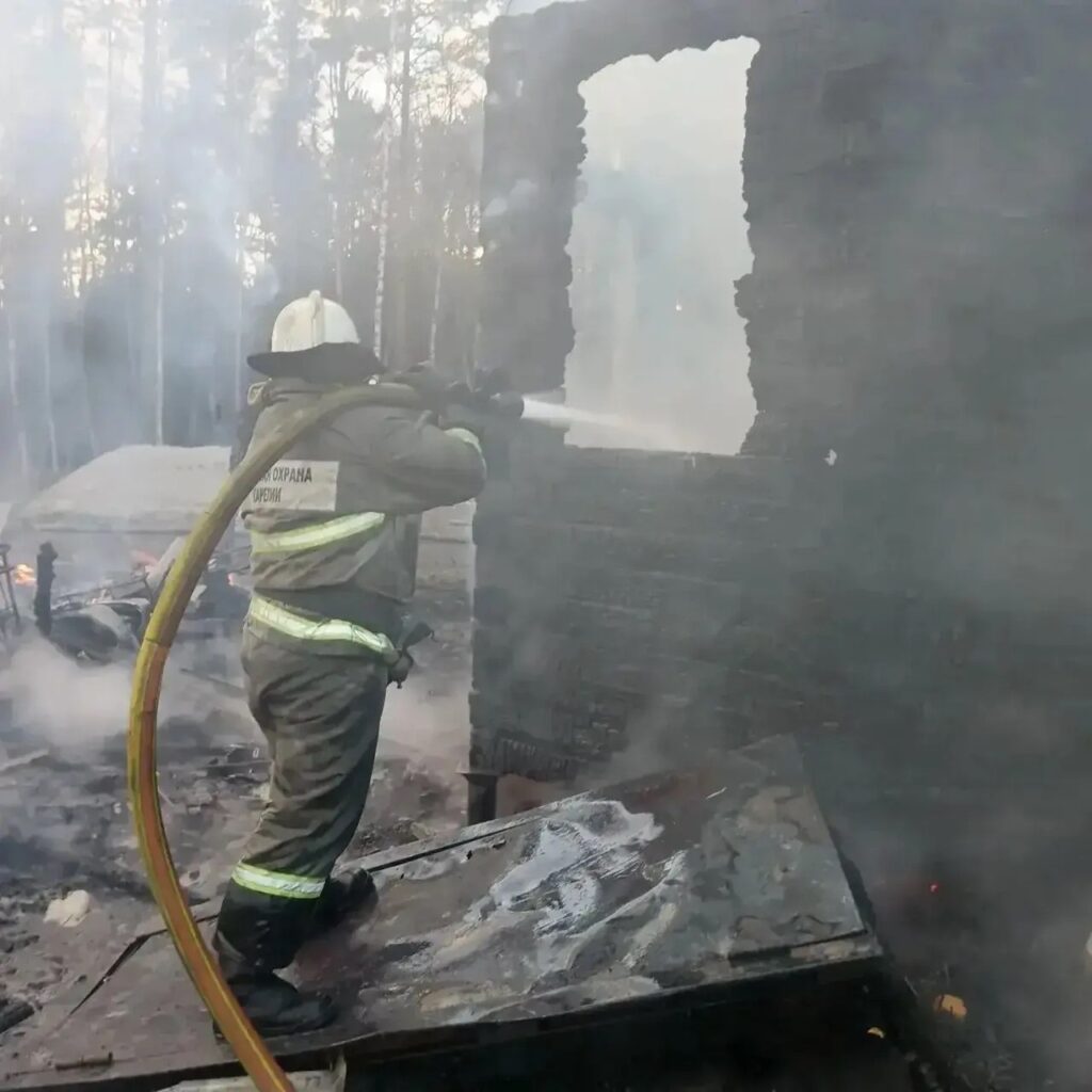 Серьезный пожар произошел в выходные в Беломорском районе