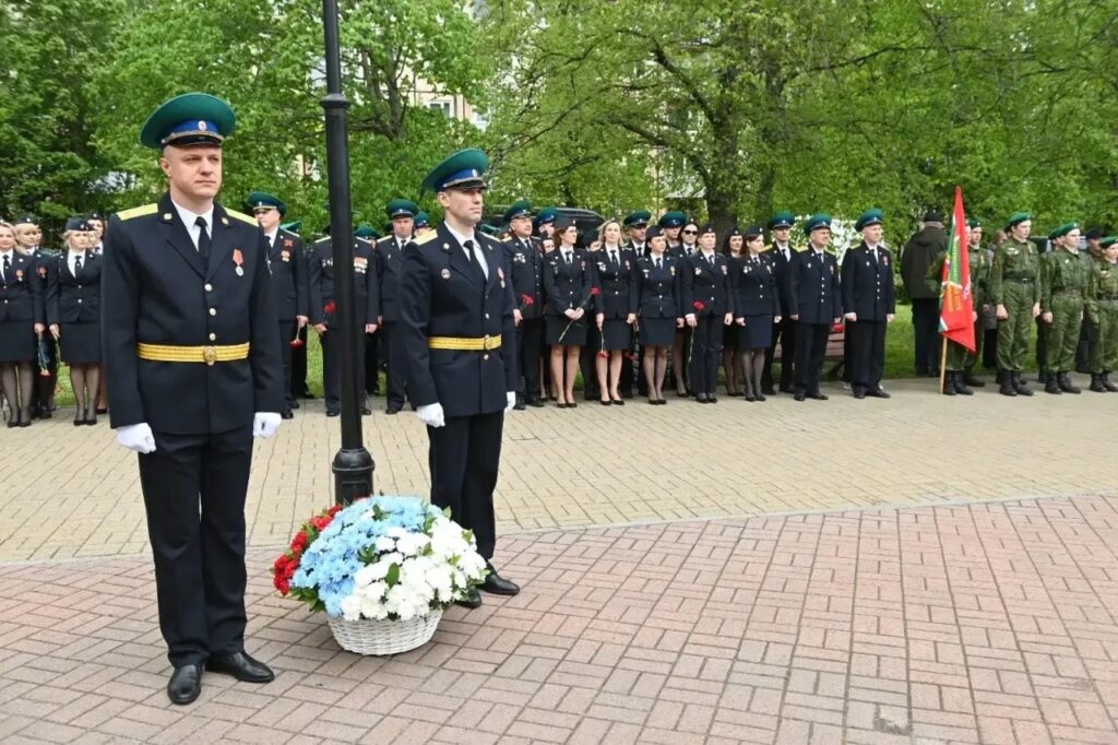 Глава Карелии поздравил военных и ветеранов с Днем пограничника