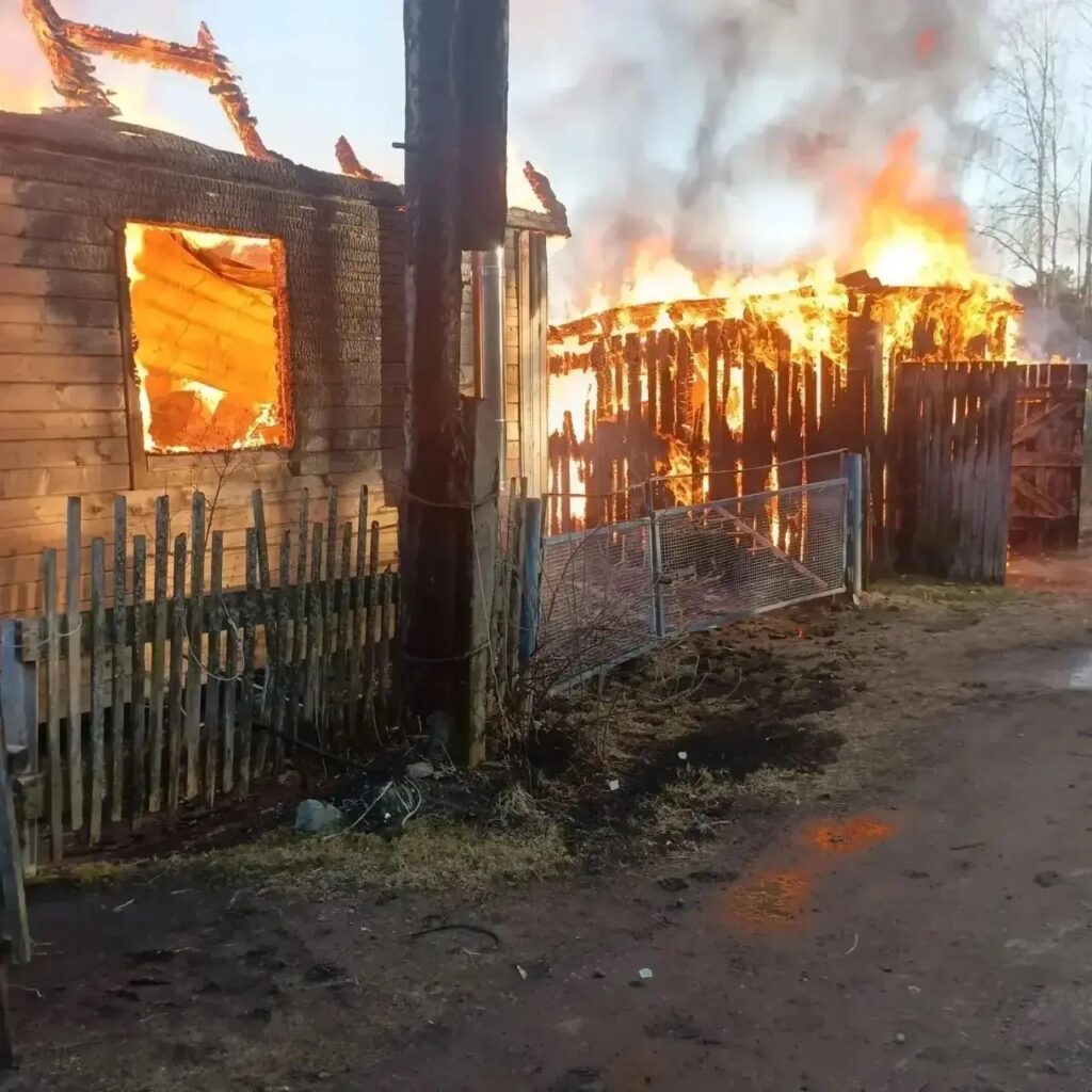 Серьезный пожар произошел в выходные в Беломорском районе