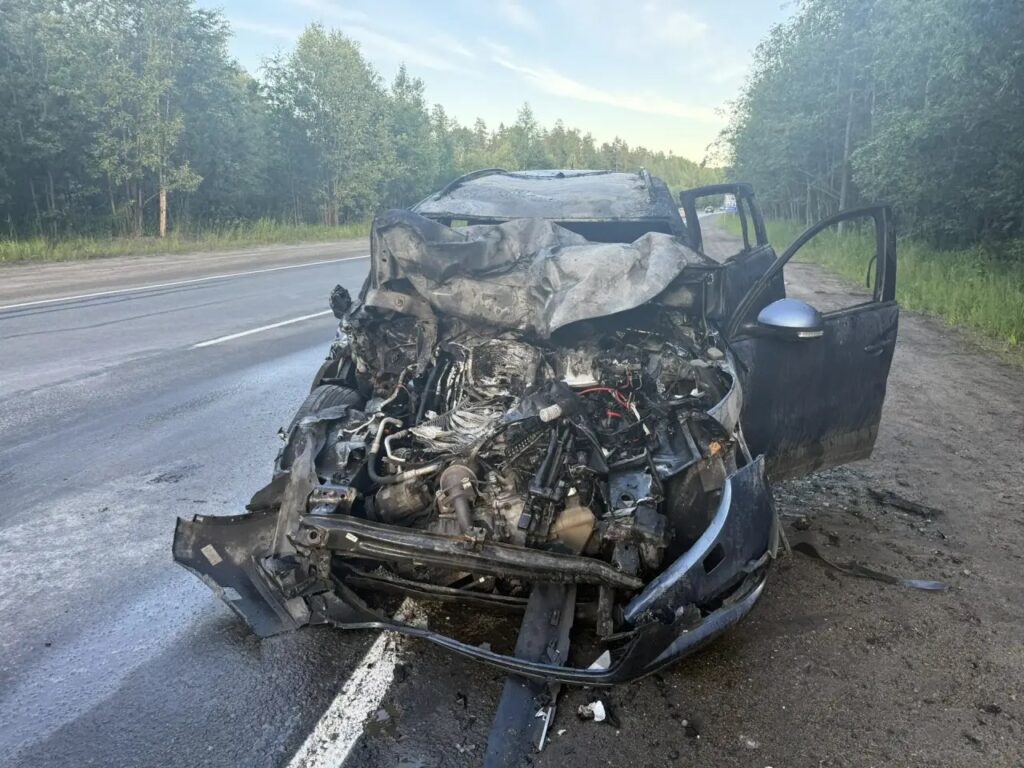 Появились фотографии после аварии с автобусом в Карелии