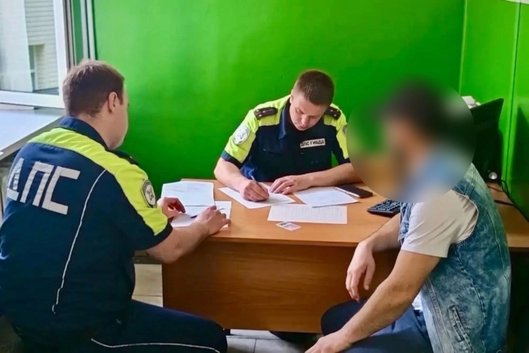 Стало известно, как наказан отец, выронивший ребенка из машины в Петрозаводске