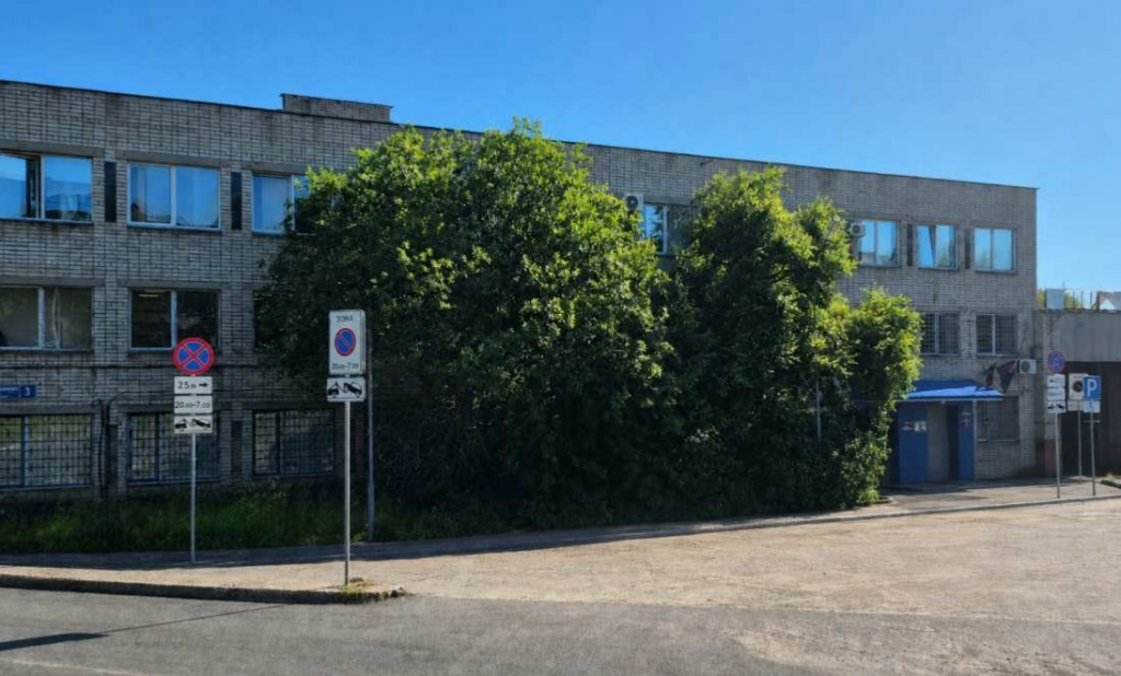 Новые знаки появились у здания ГИБДД в Петрозаводске