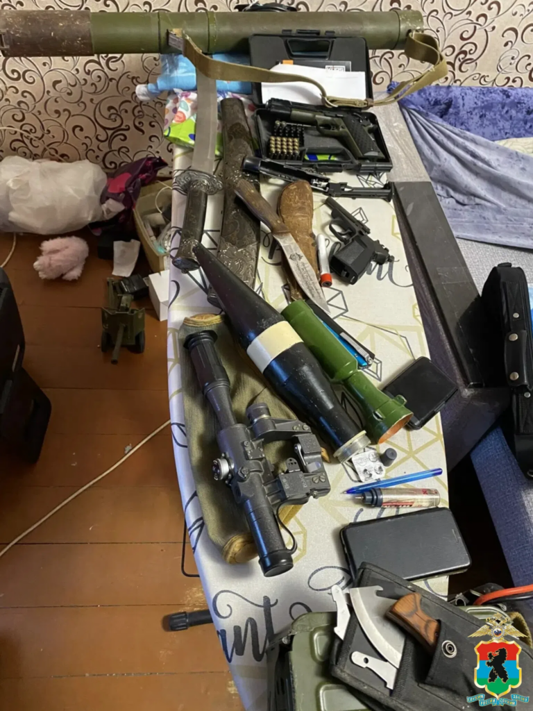 Житель Петрозаводска тайно изготавливал и хранил в своей квартире оружие