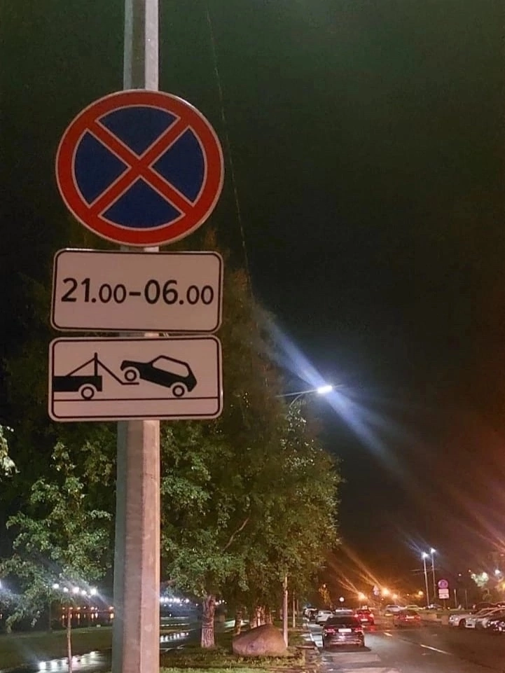 Водителям Петрозаводска напомнили о запрете на ночную парковку
