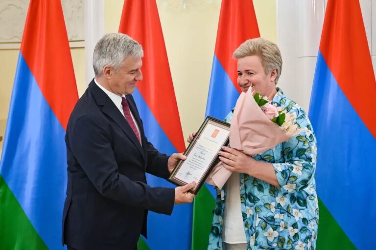 Владимир Путин объявил благодарность педагогу из поселка Карелии