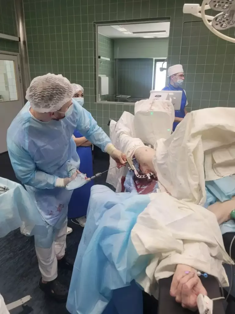 Уникальную операцию сделали жительнице Карелии после перелома шейки бедра