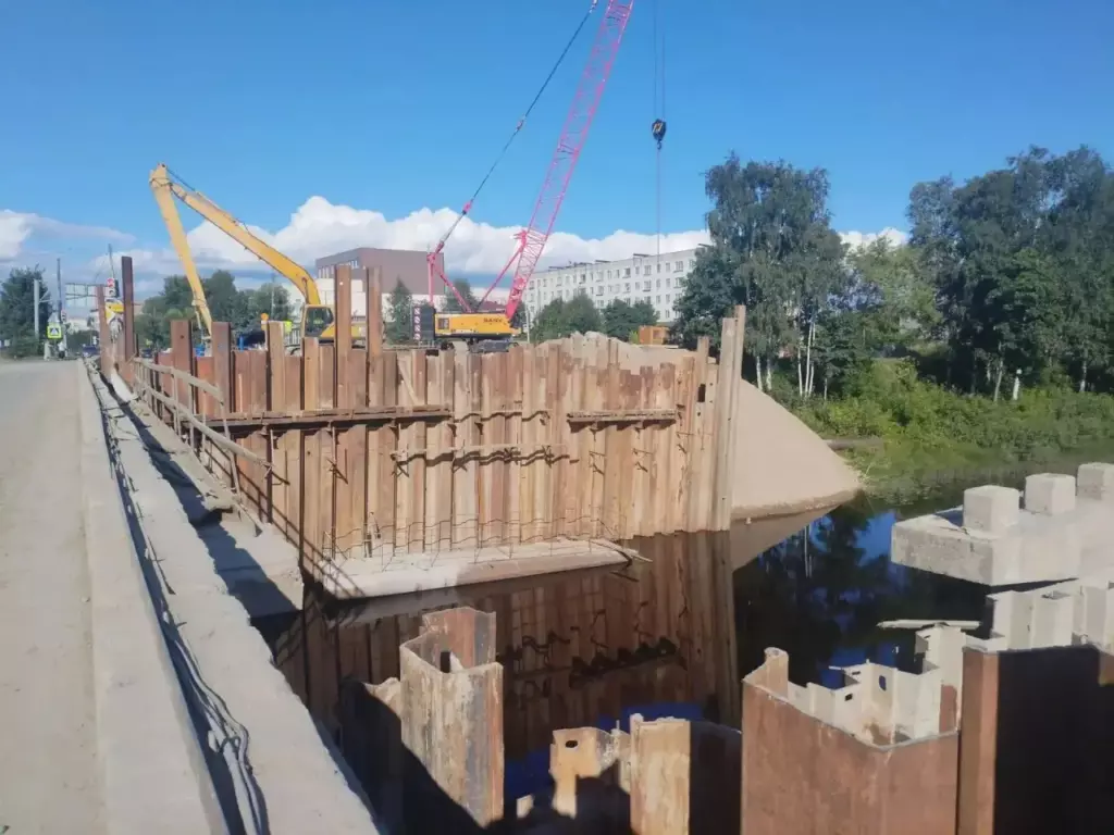 Строительство моста через Мегрегу в Олонце идет полным ходом