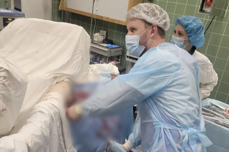 Уникальную операцию сделали жительнице Карелии после перелома шейки бедра