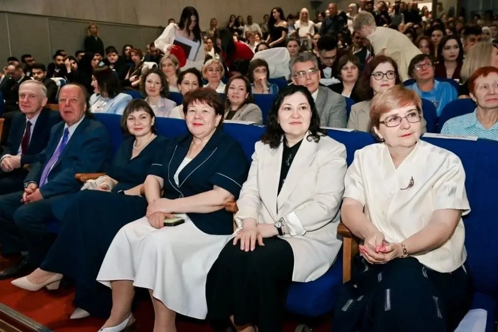 Выпускники-медики ПетрГУ получили сегодня свои дипломы