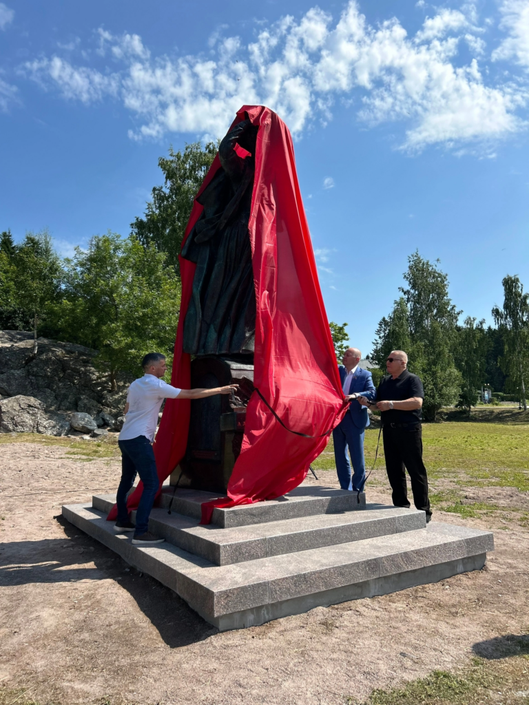 В Питкяранте появился памятник Анне Орловой-Чесменской