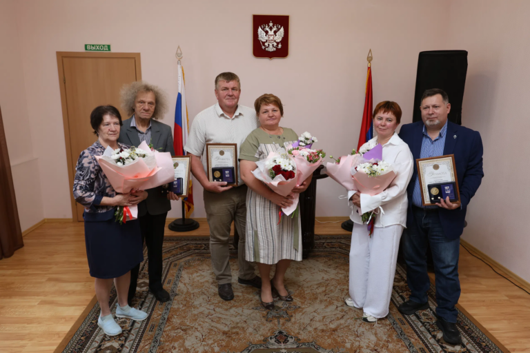 Три семейные пары Медвежьегорска награждены медалями «За любовь и верность»