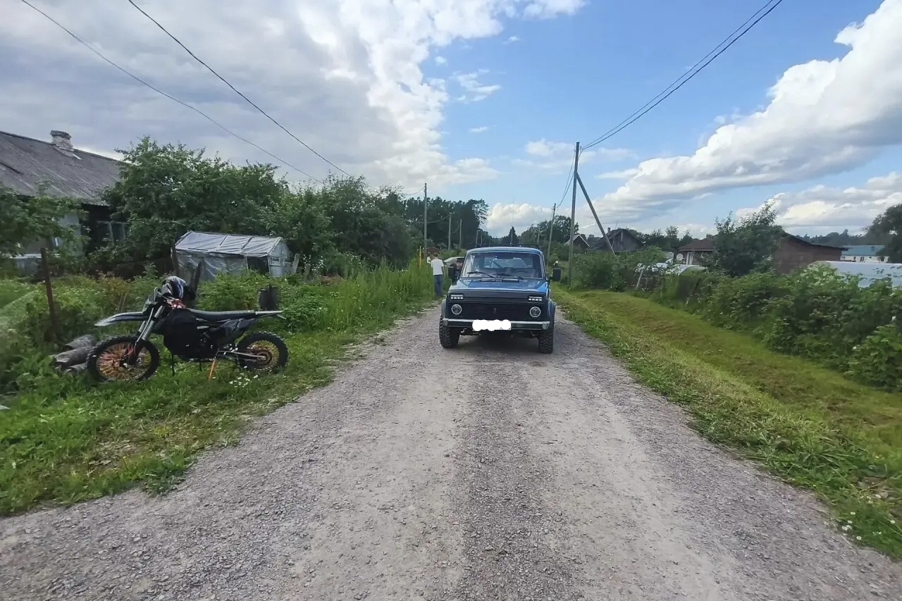 Подросток-питбайкер врезался во встречный автомобиль в Карелии