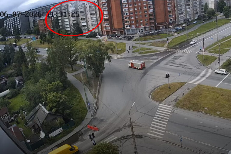 Человека из пожара вывели спасатели Петрозаводска