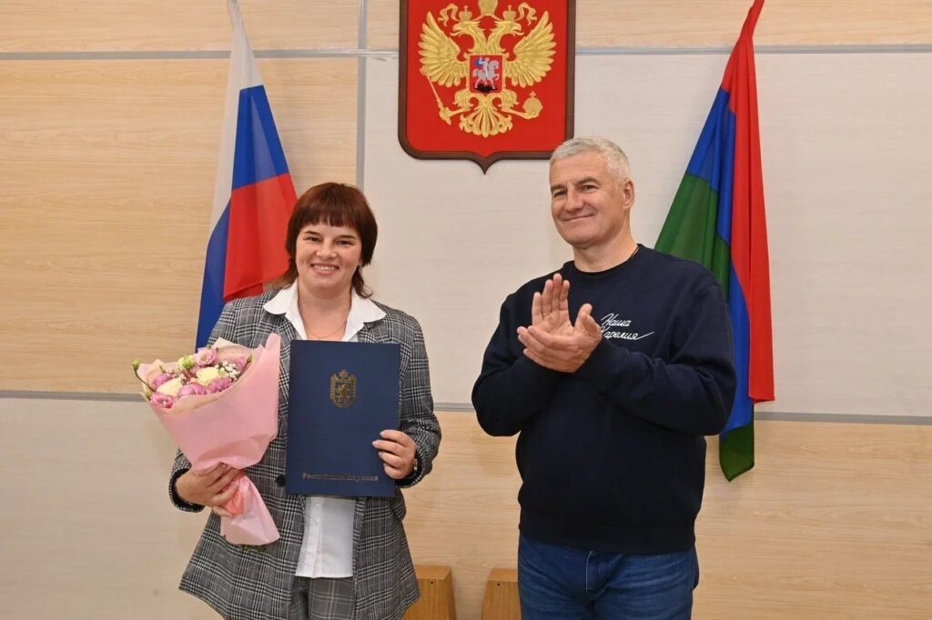 Глава Карелии наградил родителей молодых педагогов Беломорска