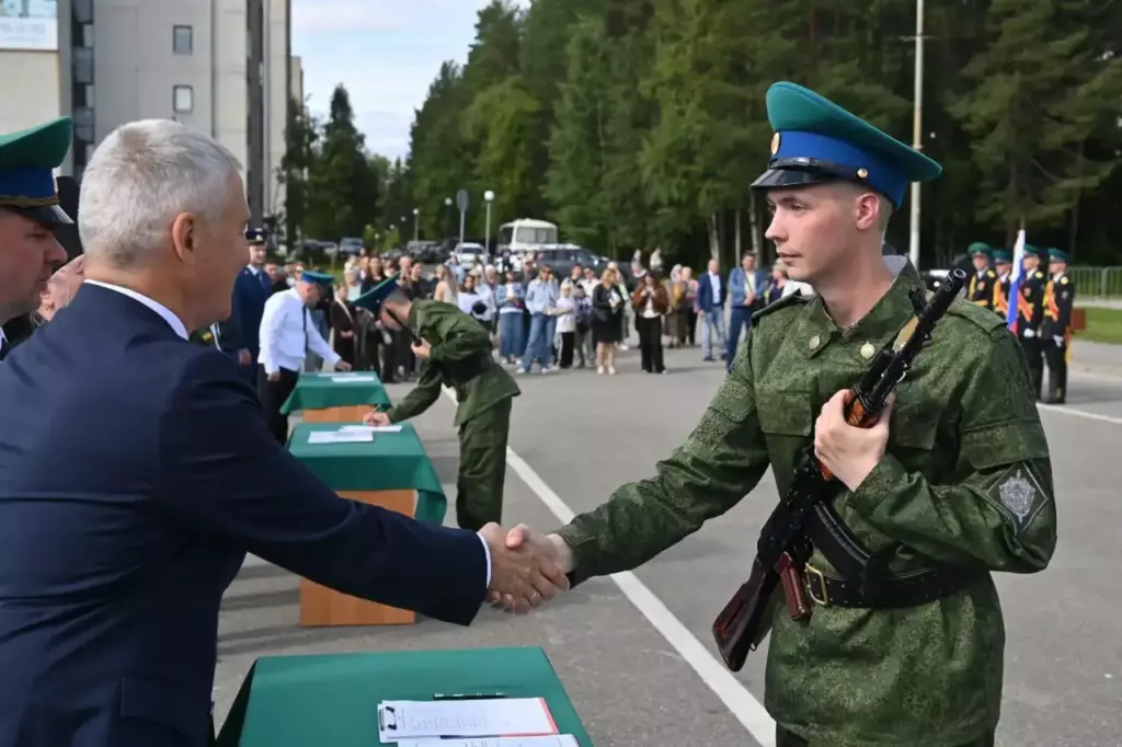 Пограничники со всей России приняли присягу на севере Карелии