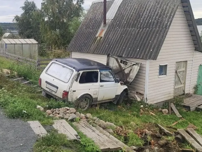 Спасатели Карелии опубликовали фотографии со смертельной аварии