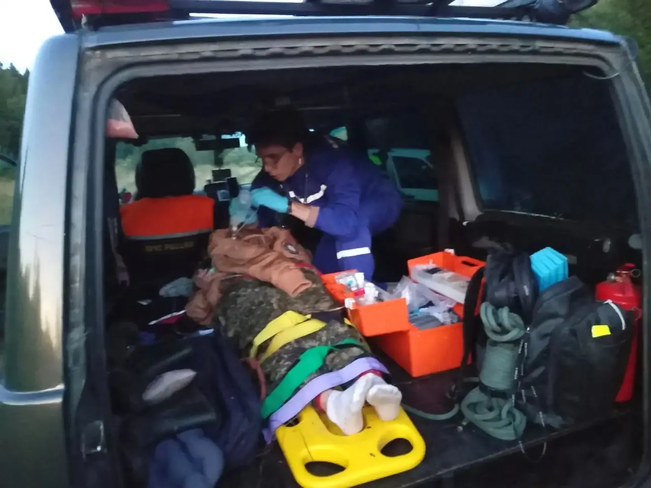 Упав с квадроцикла, девушка получила травму позвоночника в Карелии