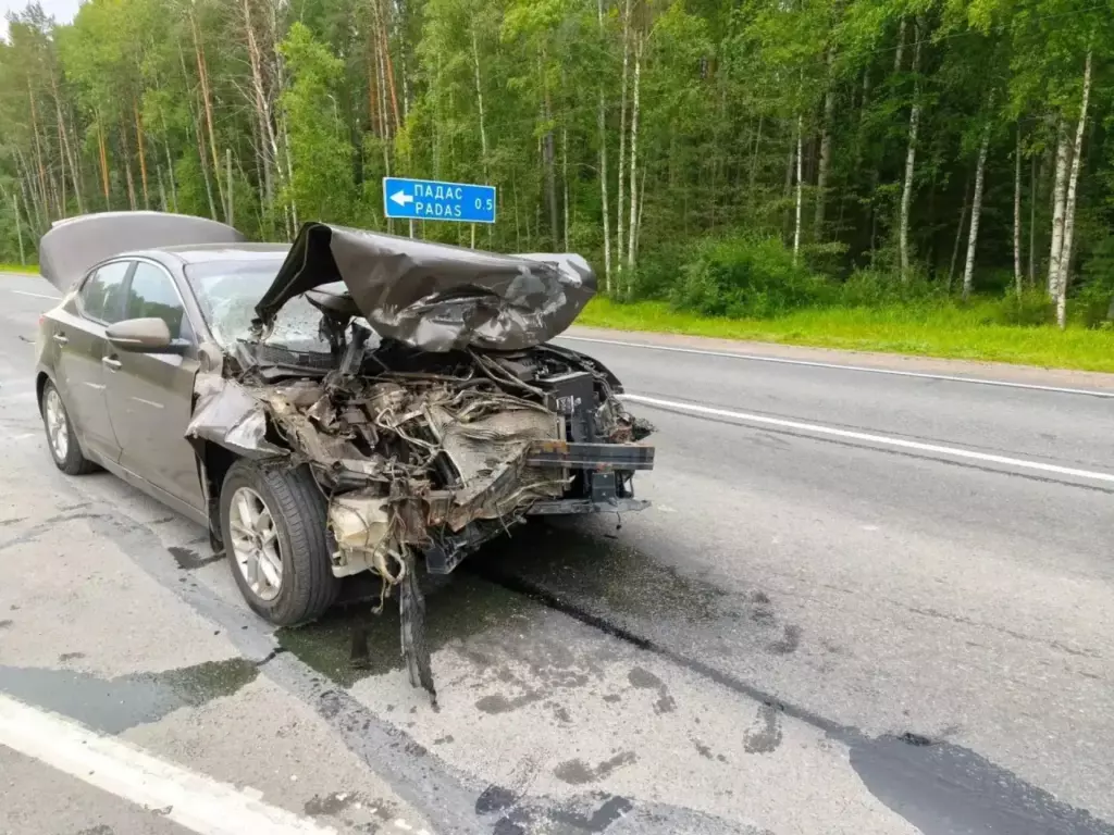 Автомобили столкнулись на трассе в Карелии