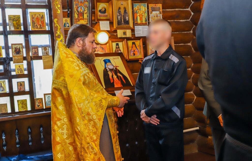 Новый священник представлен в колонии №9 Петрозаводска