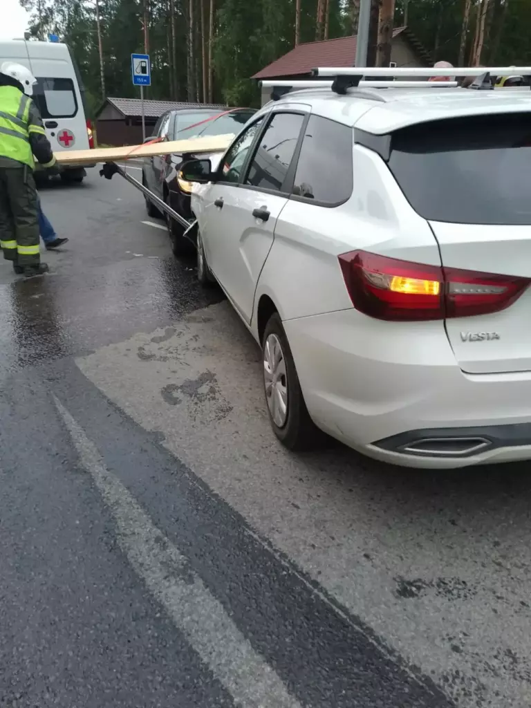 Три человека пострадали в лобовой аварии в Карелии