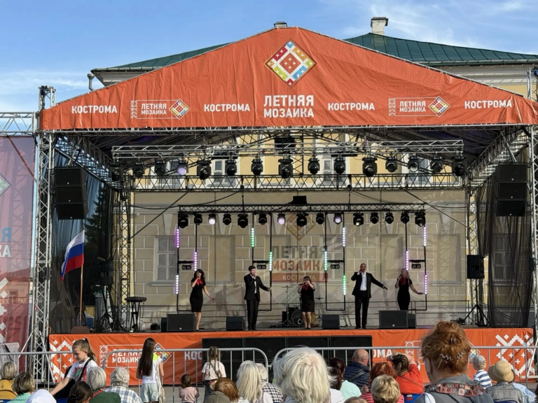 Полицейский ансамбль представил Карелию на фестивале в Костроме
