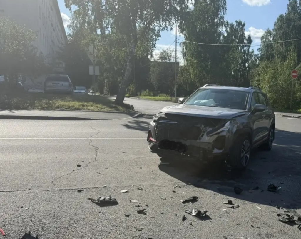 Три человека пострадали в аварии в Петрозаводске