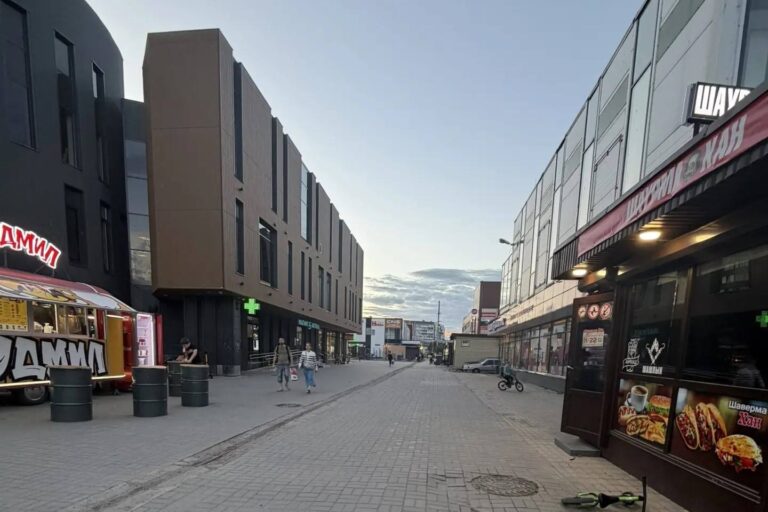 Неизвестный сбил ребенка на тротуаре в Петрозаводске и скрылся