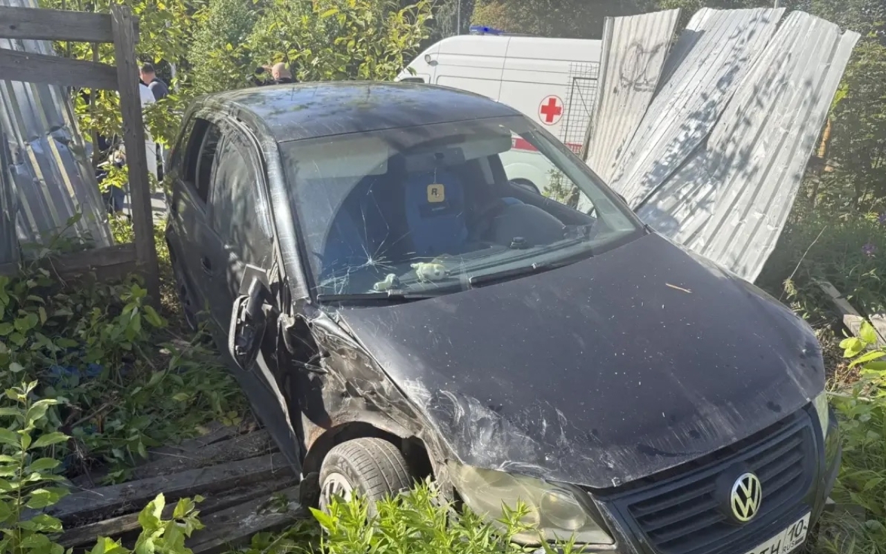Три человека пострадали в аварии в Петрозаводске
