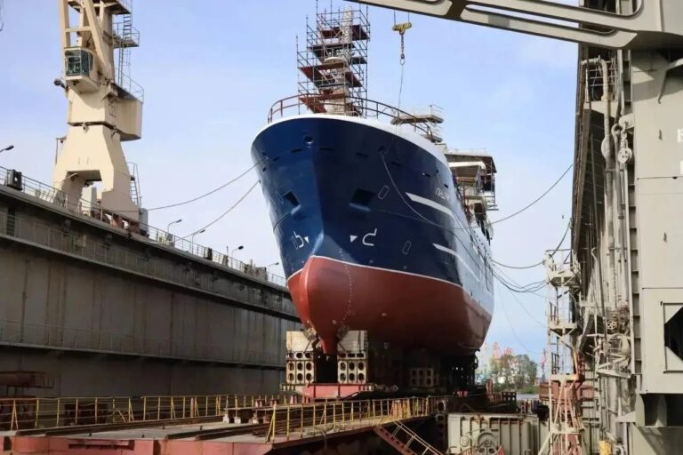 Спущено на воду судно-ярусолов, построенное для Карелии