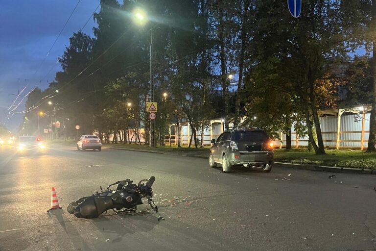 Мотоциклист попал в аварию вчера в Петрозаводске